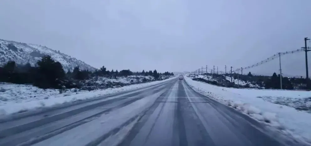 La nieve y el hielo complican la circulación en las rutas 23 y 237