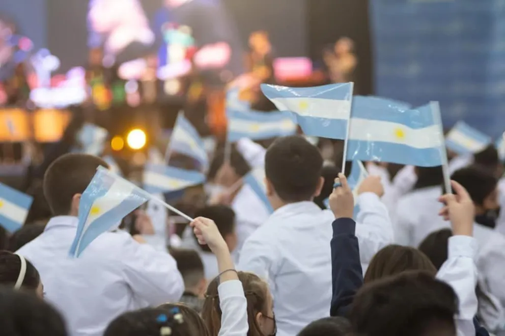 Más de 1000 alumnos de 21 escuelas prometerán lealtad a la Bandera en Roca