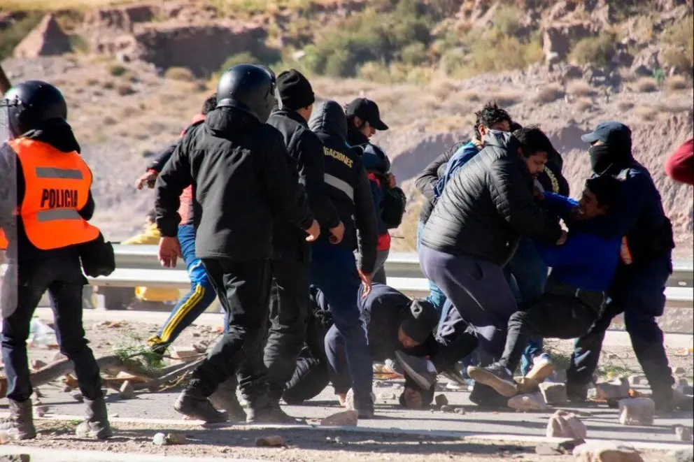 Desesperada búsqueda de manifestantes desaparecidos por la represión en Jujuy