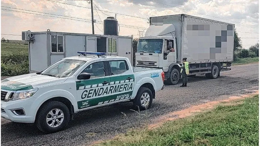 Sufrió un accidente, la Policía revisó el vehículo y no podían creer lo que transportaba
