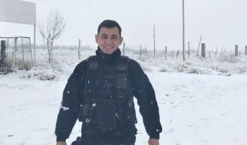 Un policía le salvó la vida a un bebé que se asfixiaba realizándole RCP