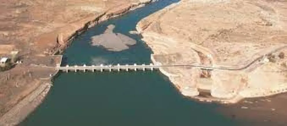 Inundaciones: la crecida del Neuquén habría anegado toda la costa del río Negro